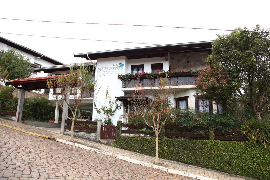 Hospedaria Gastehaus Enzian Treze Tílias Kültér fotó