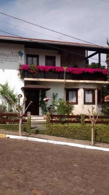 Hospedaria Gastehaus Enzian Treze Tílias Kültér fotó